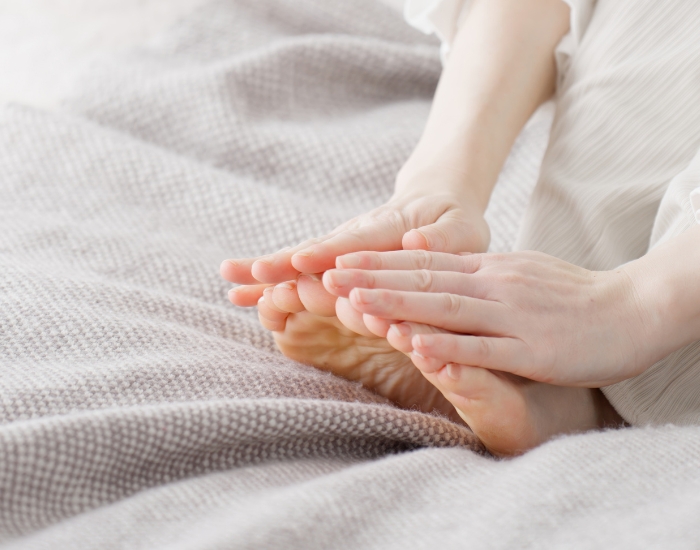 Cold Feet Circulation Problem: Causes, Symptoms & Non-Invasive Treatment Options